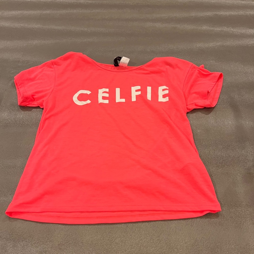 Celfie t-shirt 👕, Divided by H&M. Size XS